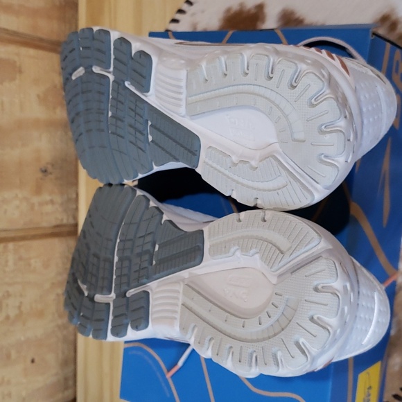 Brooks Adrenaline GTS 19 Grey Copper White Shoe Women's Size 8.5B - Picture 6 of 8